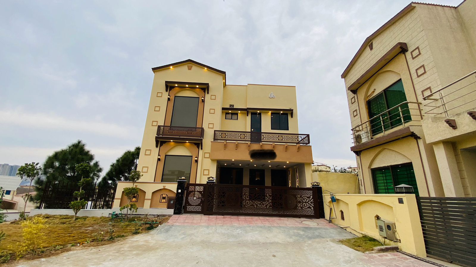 8 marla house for sale with extra land 